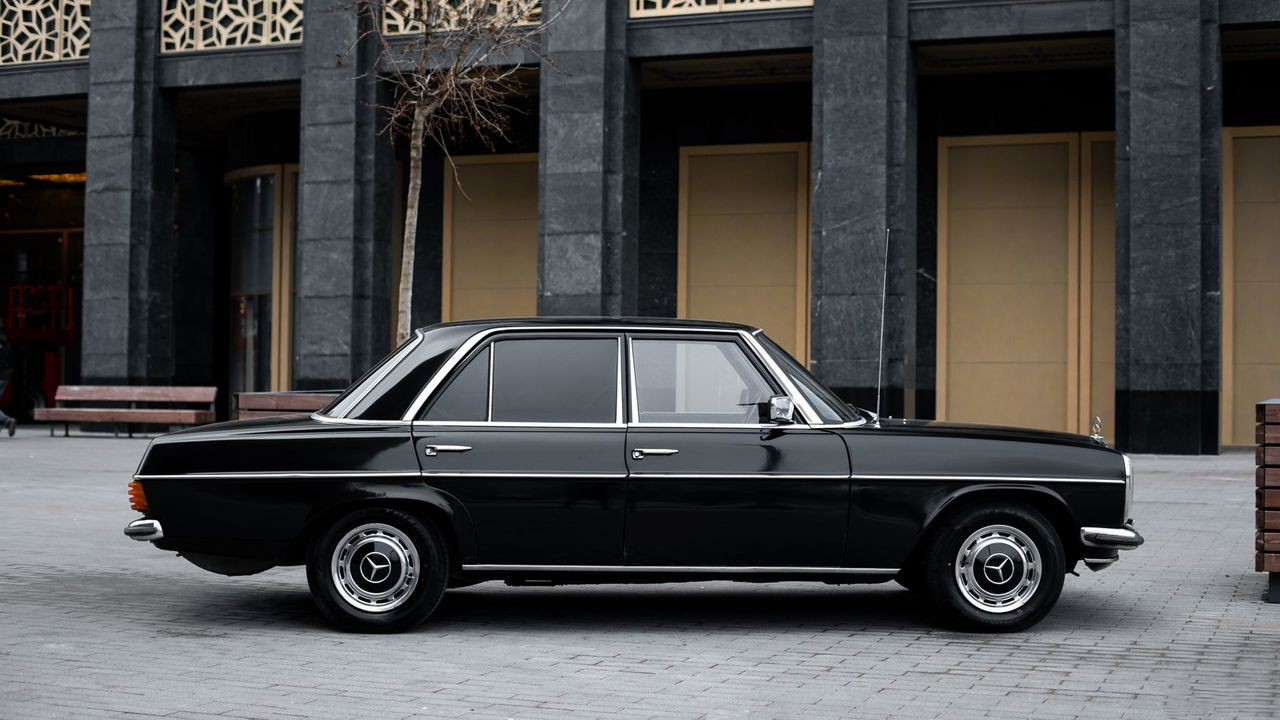Mercedes-Benz W115 — фото 4